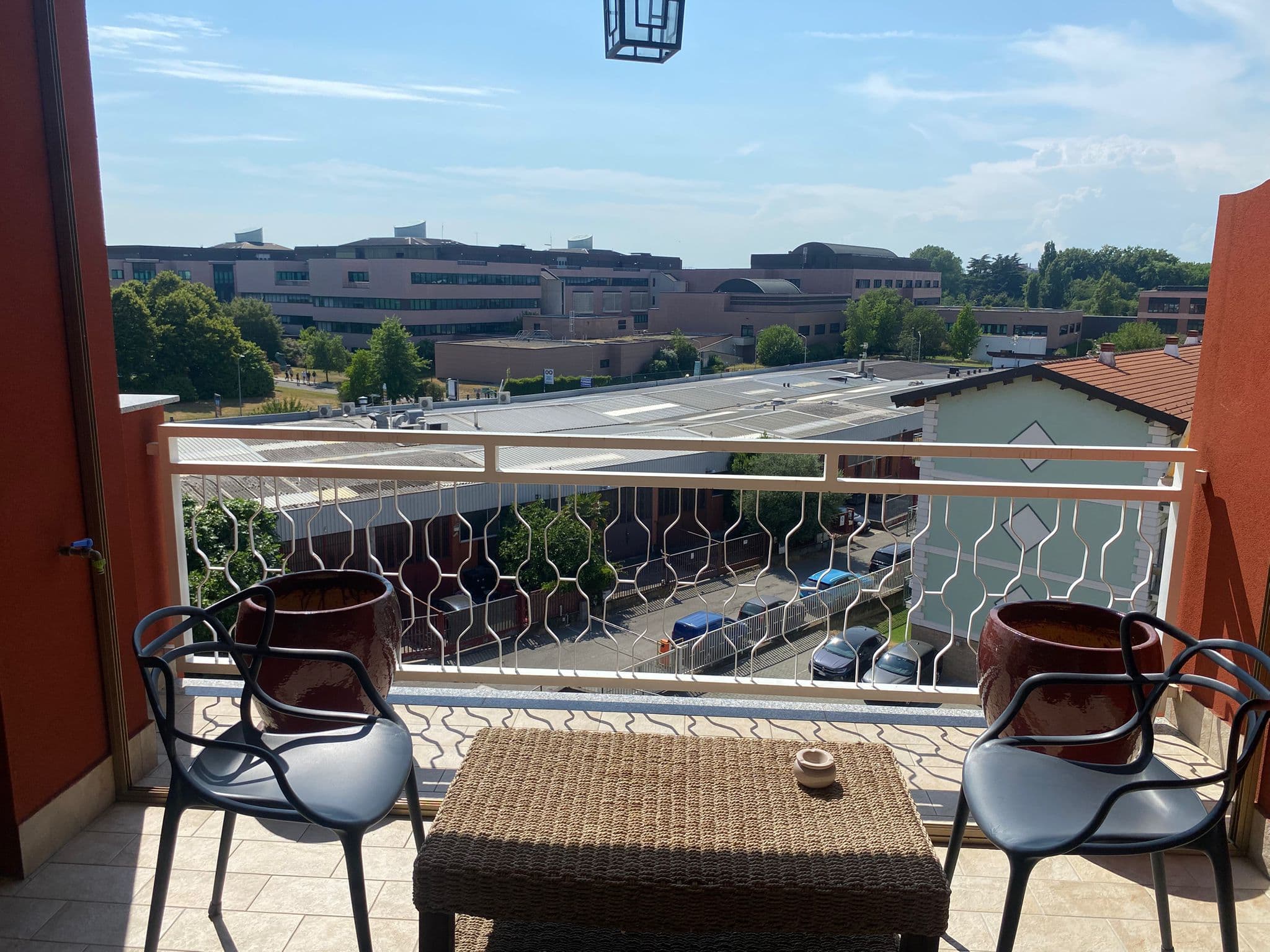 Balcone con vista su Humanitas